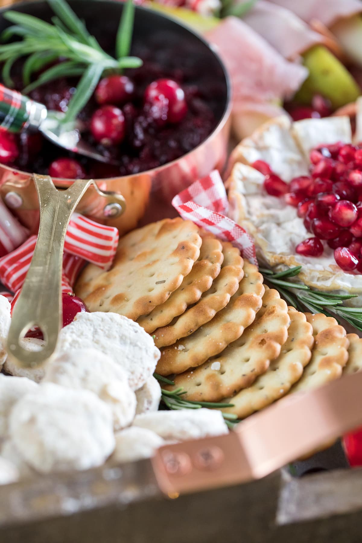 How to Make a Christmas Cheese Board