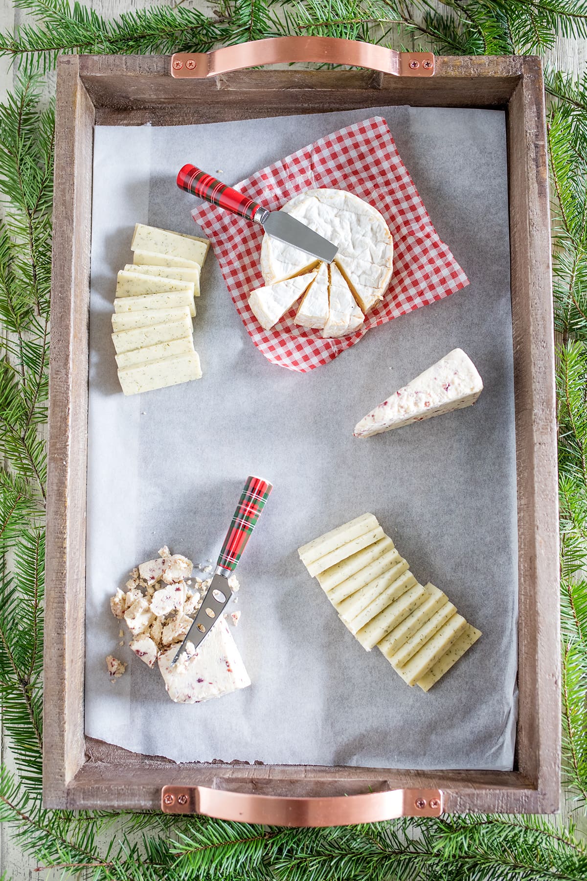 How to Make a Christmas Cheese Board