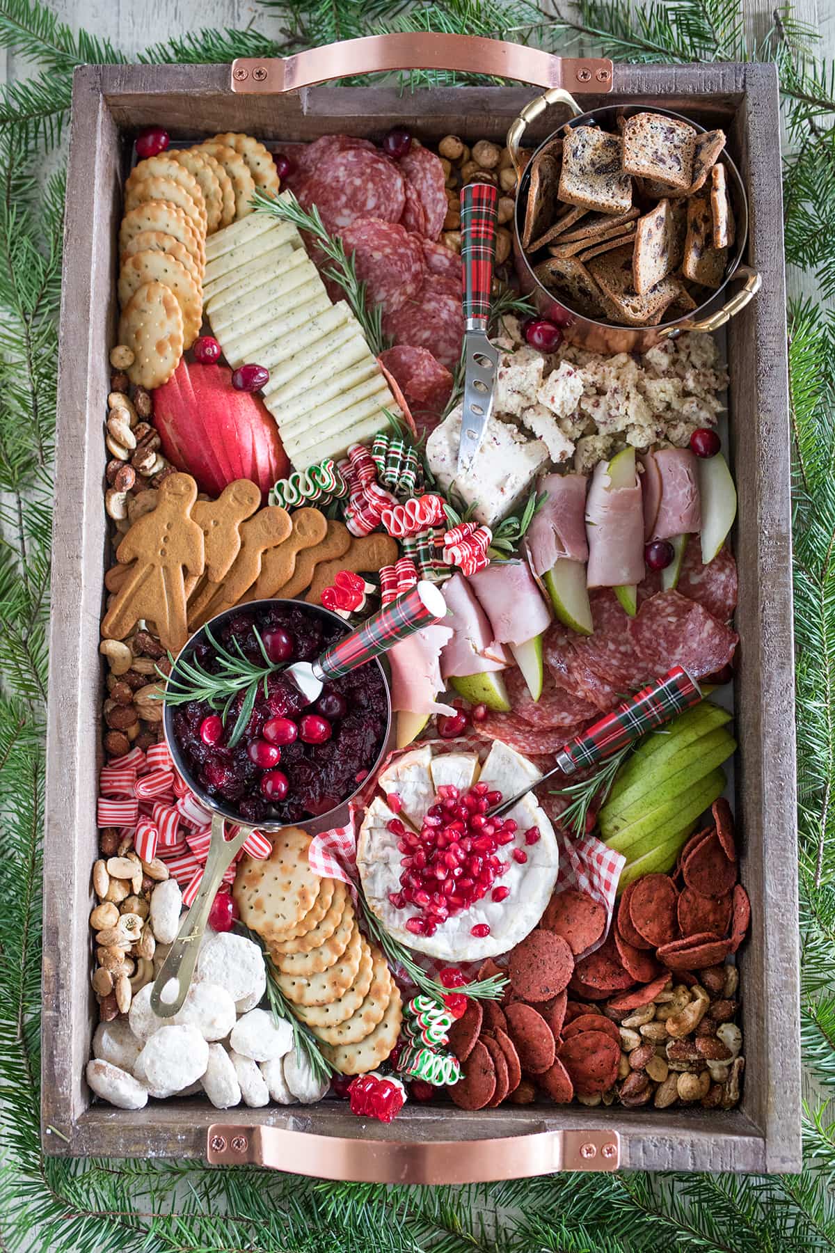 How to Make a Christmas Cheese Board