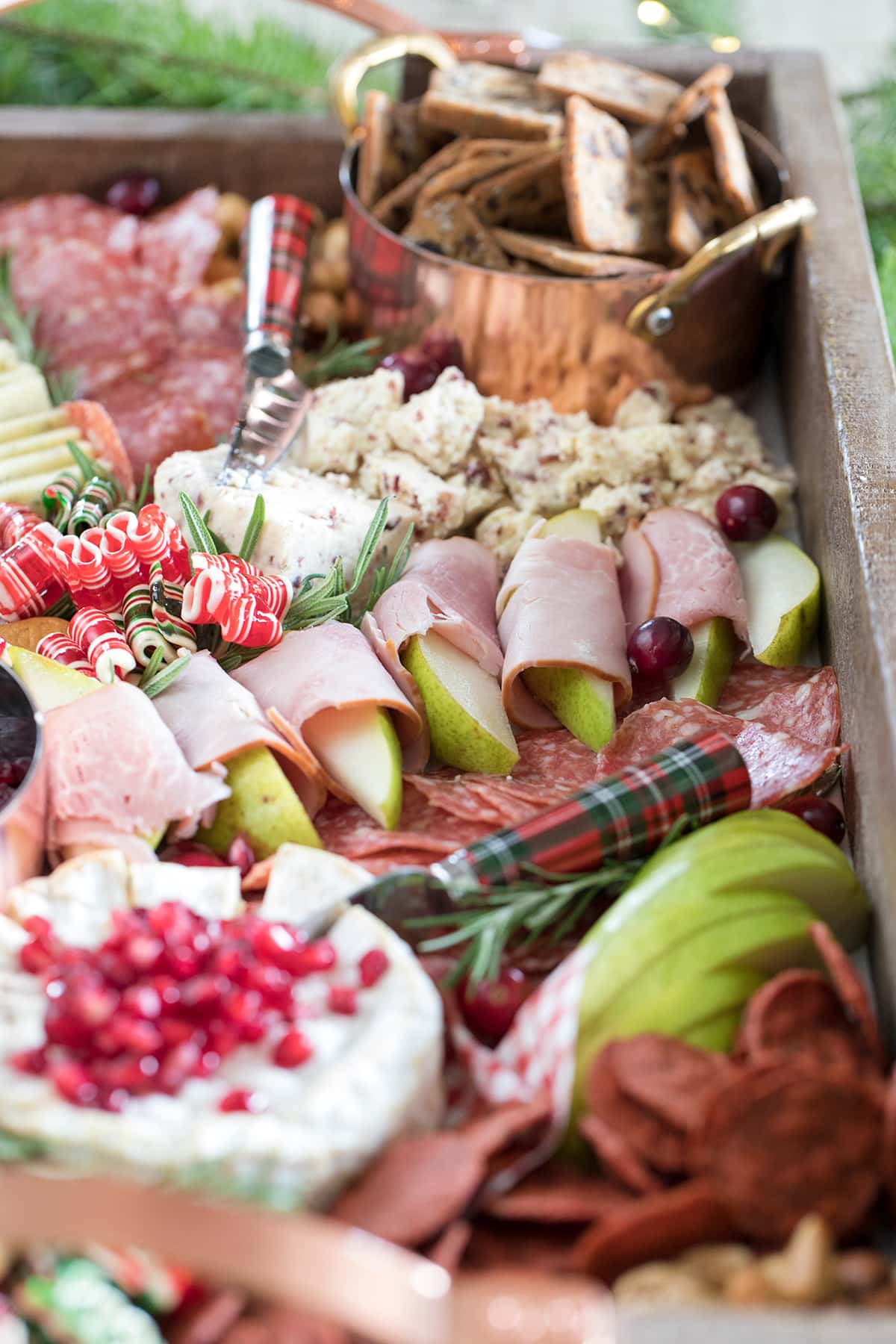 How to Make a Christmas Cheese Board