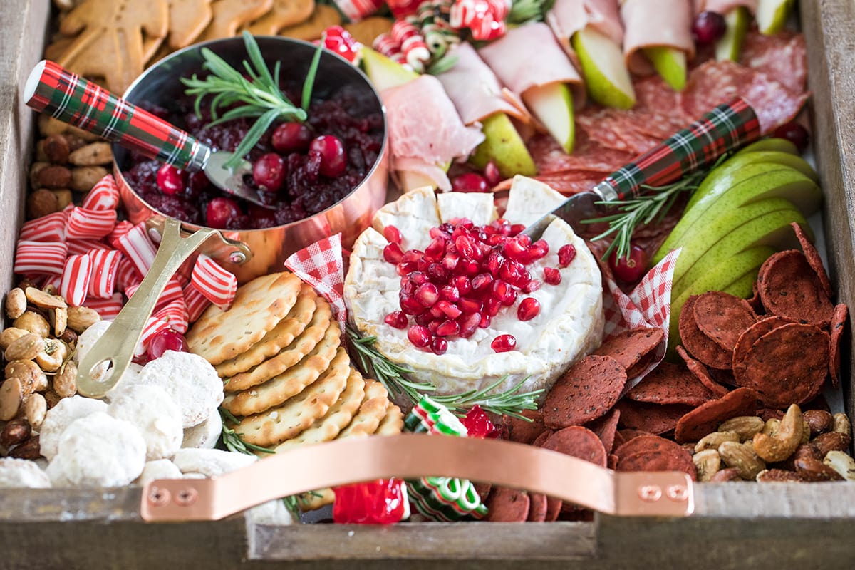 How to Make a Christmas Cheese Board