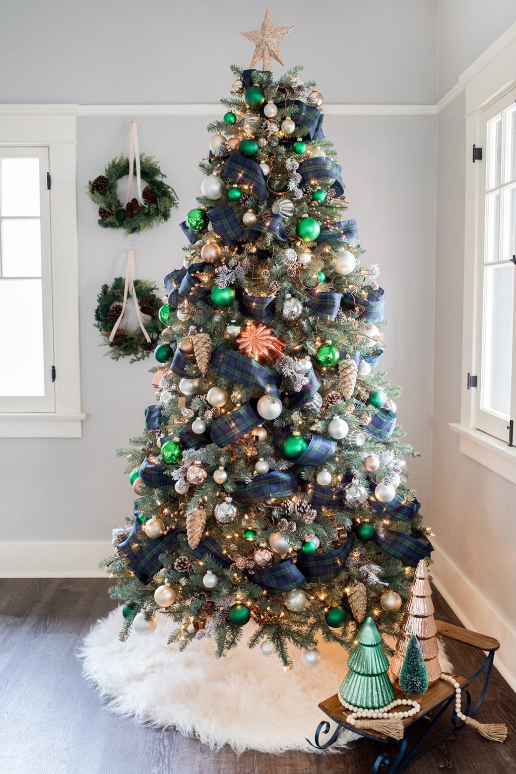 Woodsy Green, Plaid and Copper Christmas Tree • Freutcake