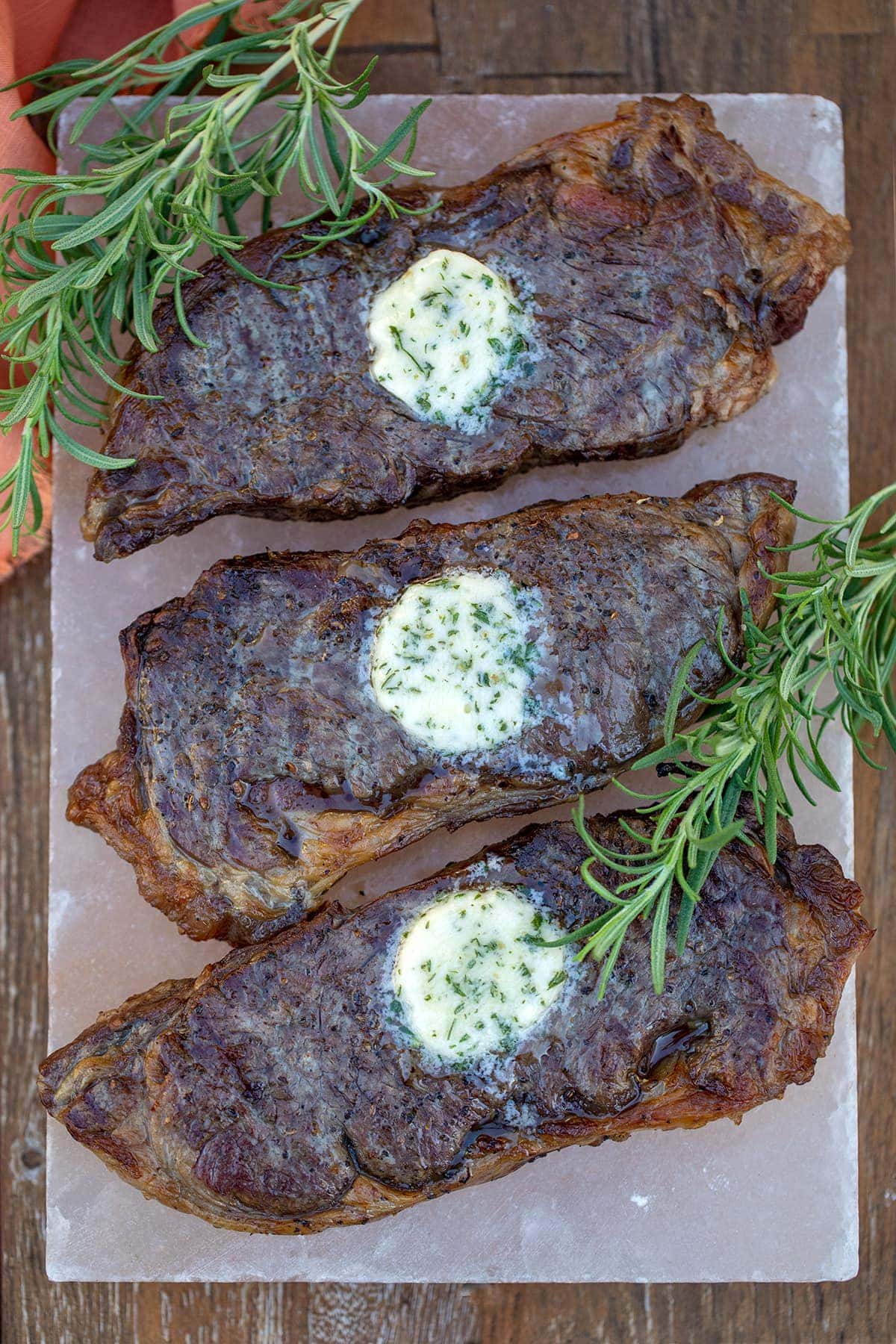 Perfect Grilled Steak with Herb Butter • Freutcake