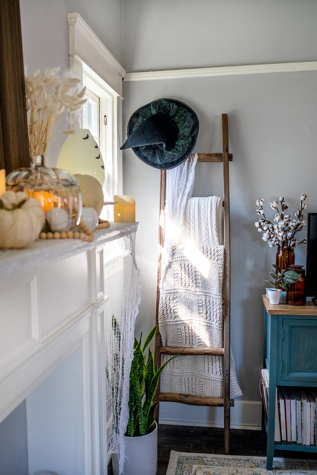 Chic White Pumpkin Halloween Decor