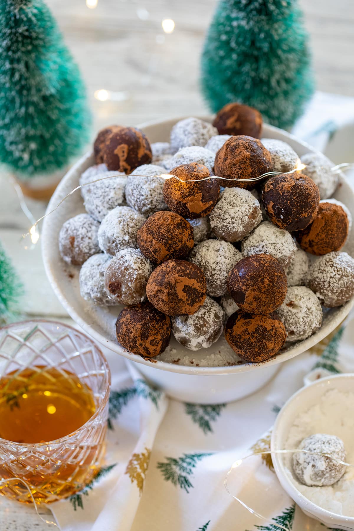 Old Fashioned Bourbon Balls • Freutcake