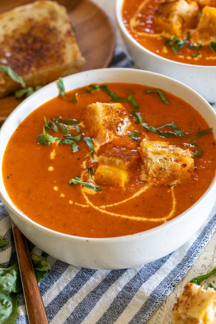 Homemade Roasted Tomato Soup with Fresh Tomatoes - Familystyle Food