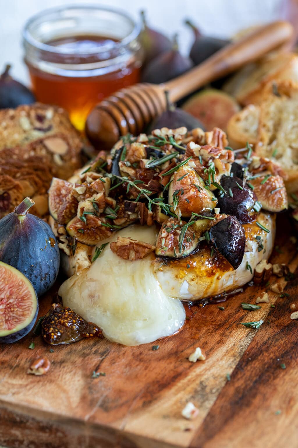 Fig and Honey Baked Brie • Freutcake